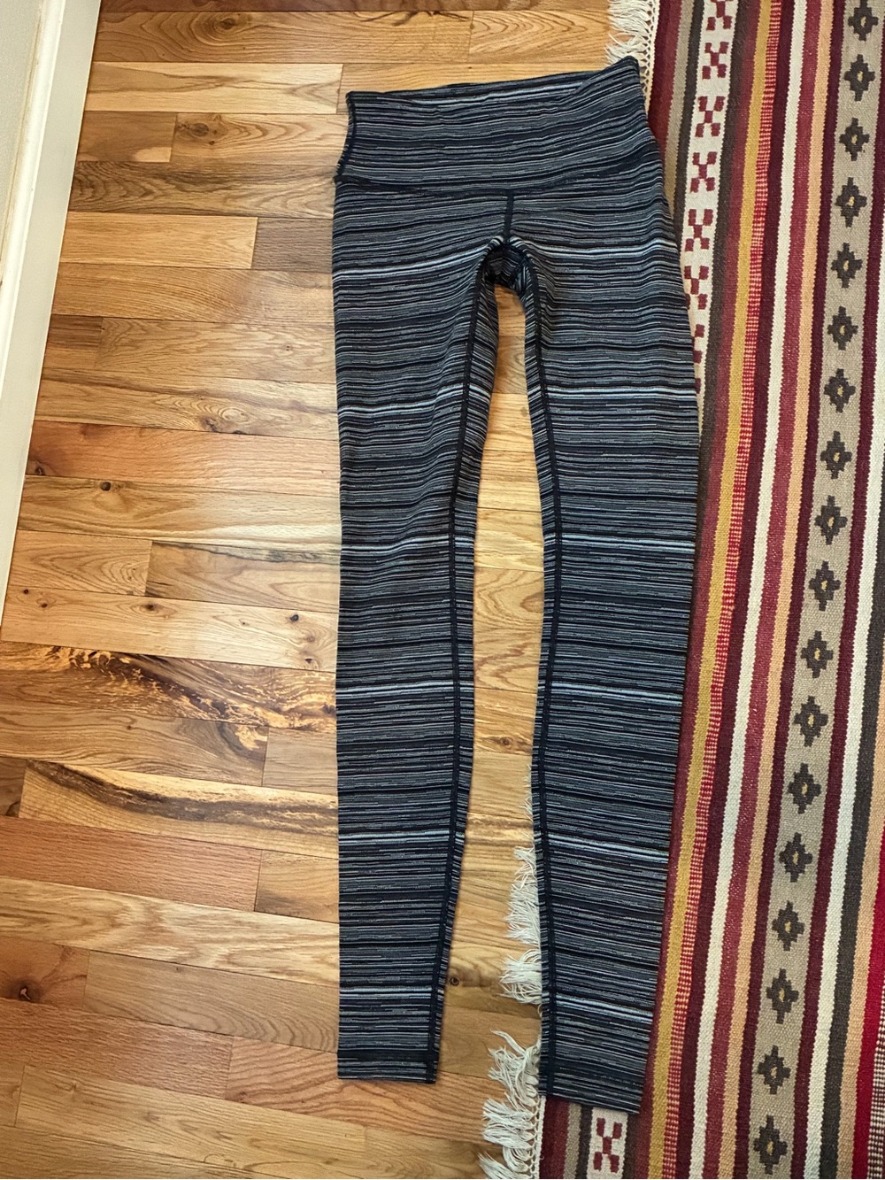Lululemon women’s striped leggings size 4